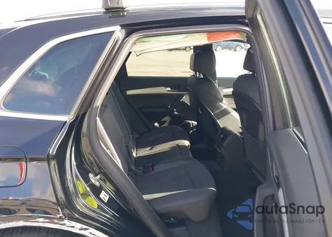 2021 Audi Q5 Premium Plus 55 Tfsi E Quattro S Tronic z USA, uszkodzony, nr VIN WA1E2AFY2M2043536